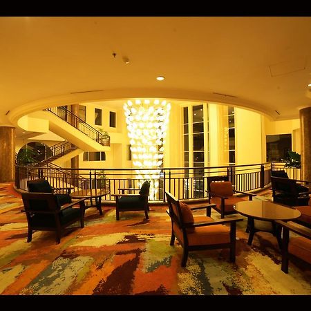Grand Wahid Hotel Салатига Экстерьер фото