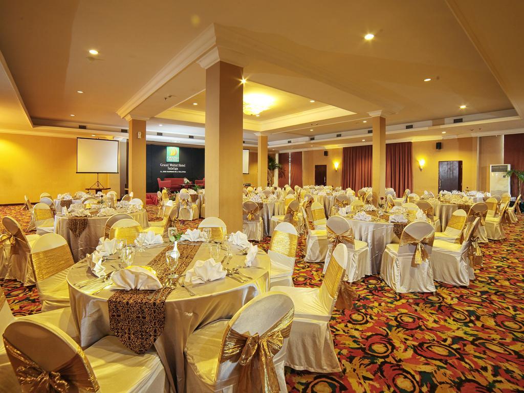 Grand Wahid Hotel Салатига Экстерьер фото