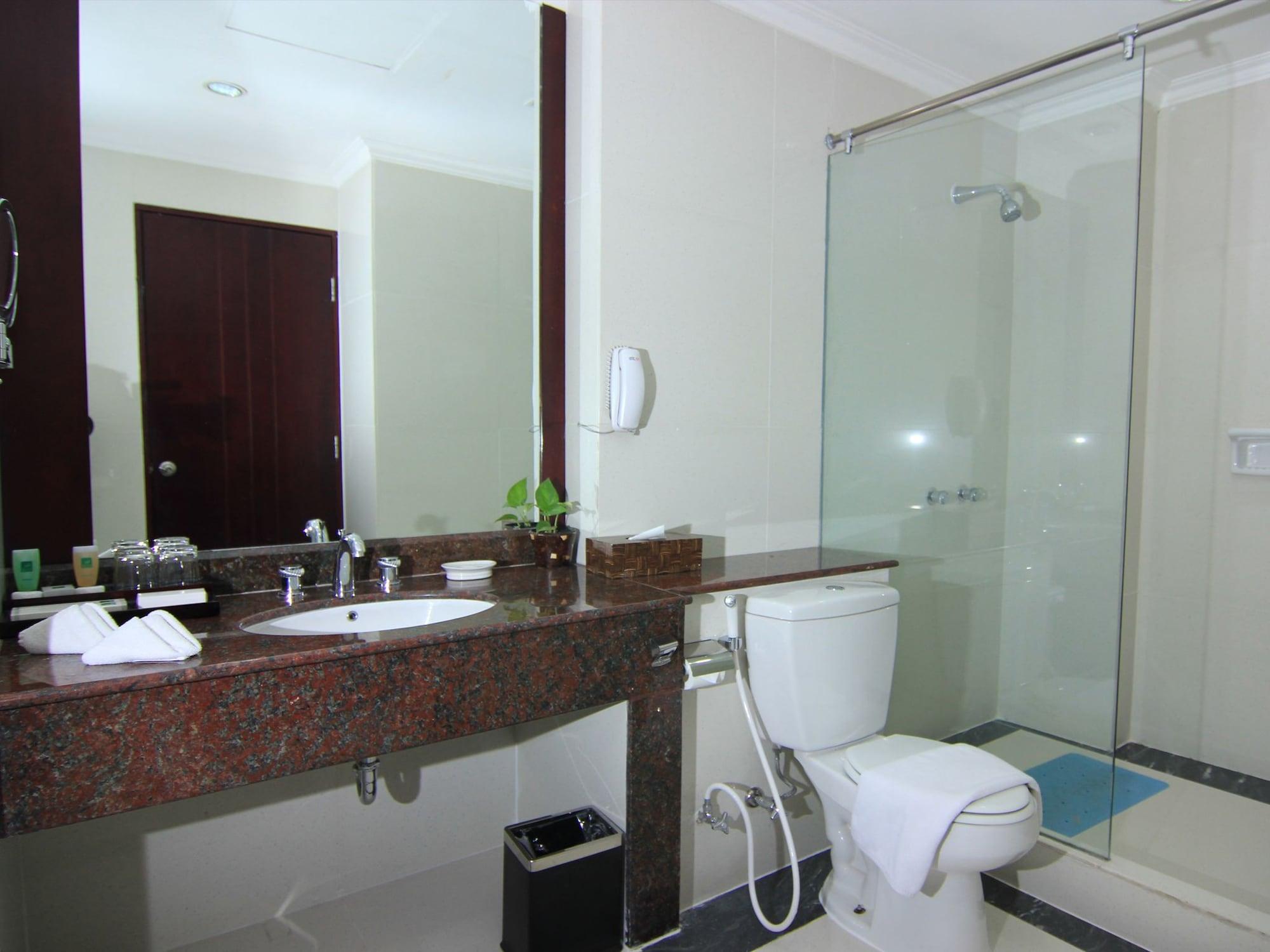 Grand Wahid Hotel Салатига Экстерьер фото