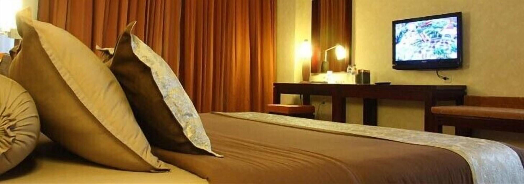 Grand Wahid Hotel Салатига Экстерьер фото
