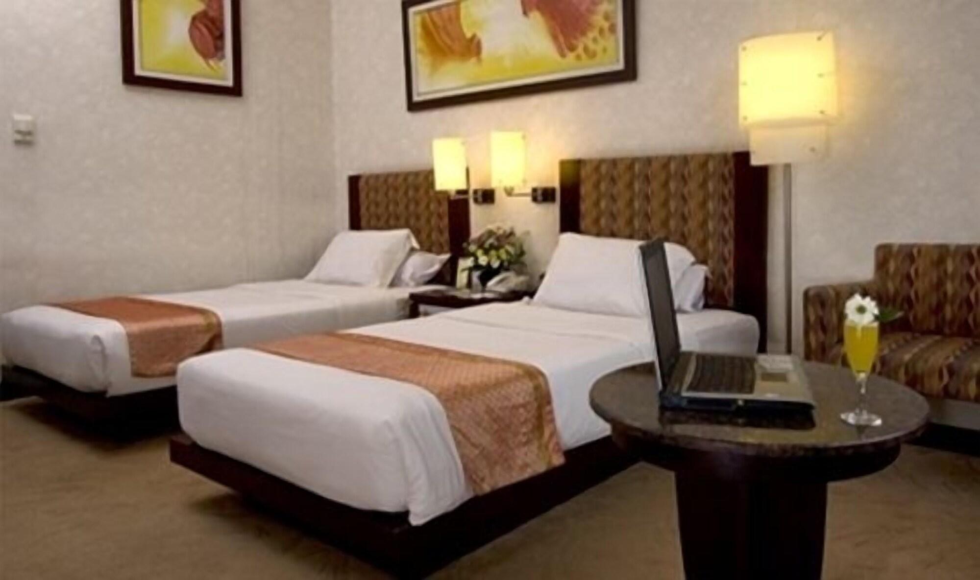Grand Wahid Hotel Салатига Экстерьер фото