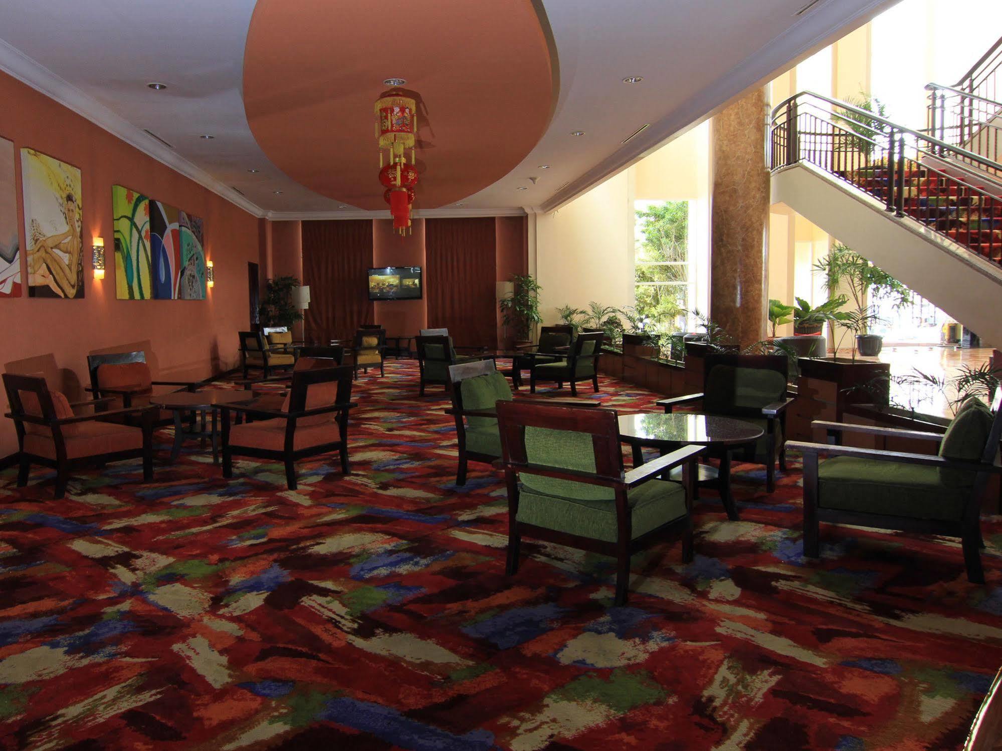 Grand Wahid Hotel Салатига Экстерьер фото