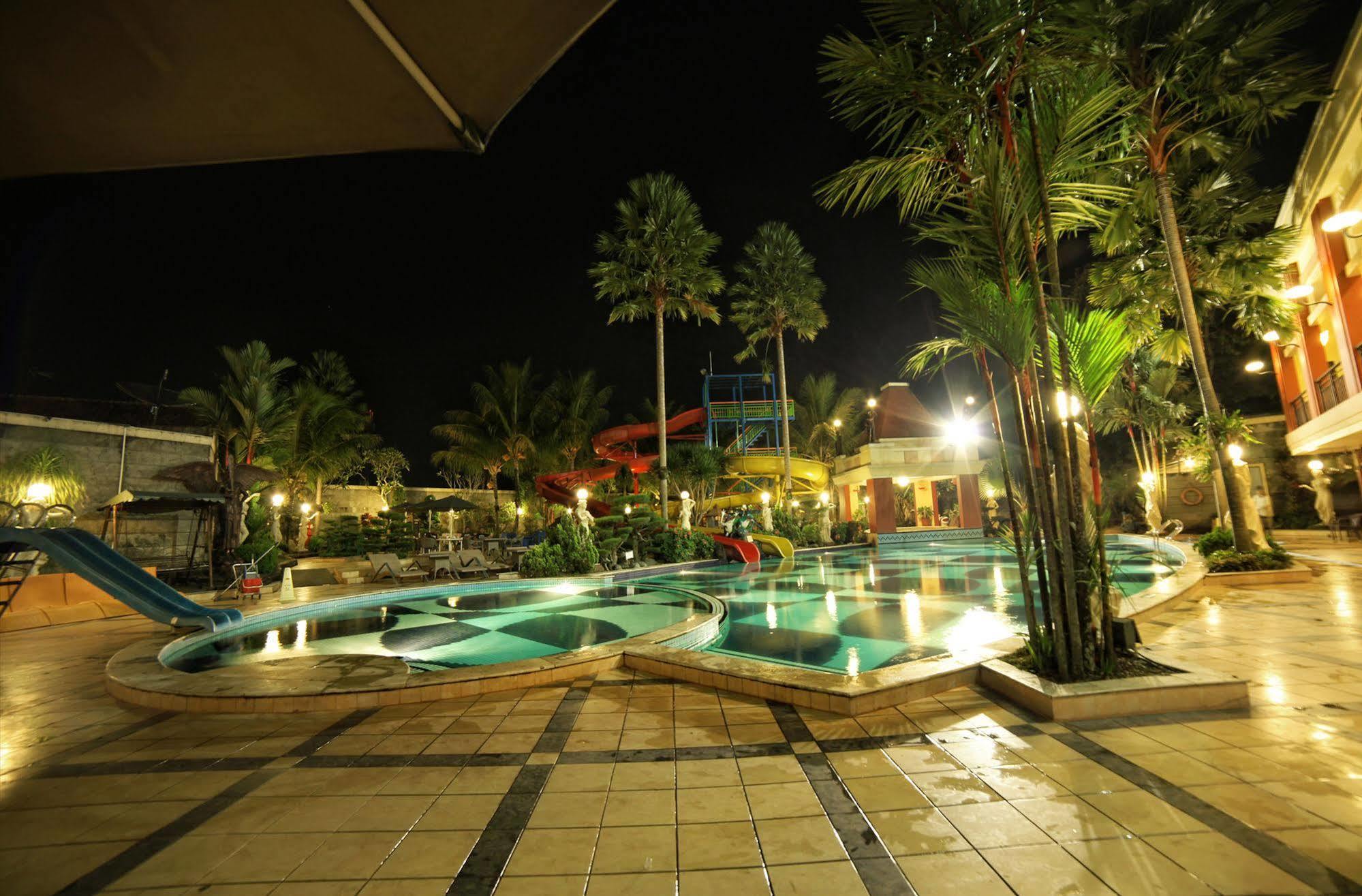 Grand Wahid Hotel Салатига Экстерьер фото