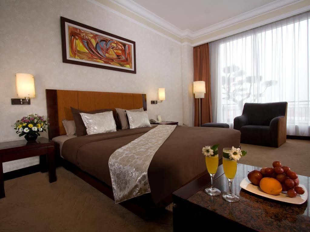 Grand Wahid Hotel Салатига Экстерьер фото